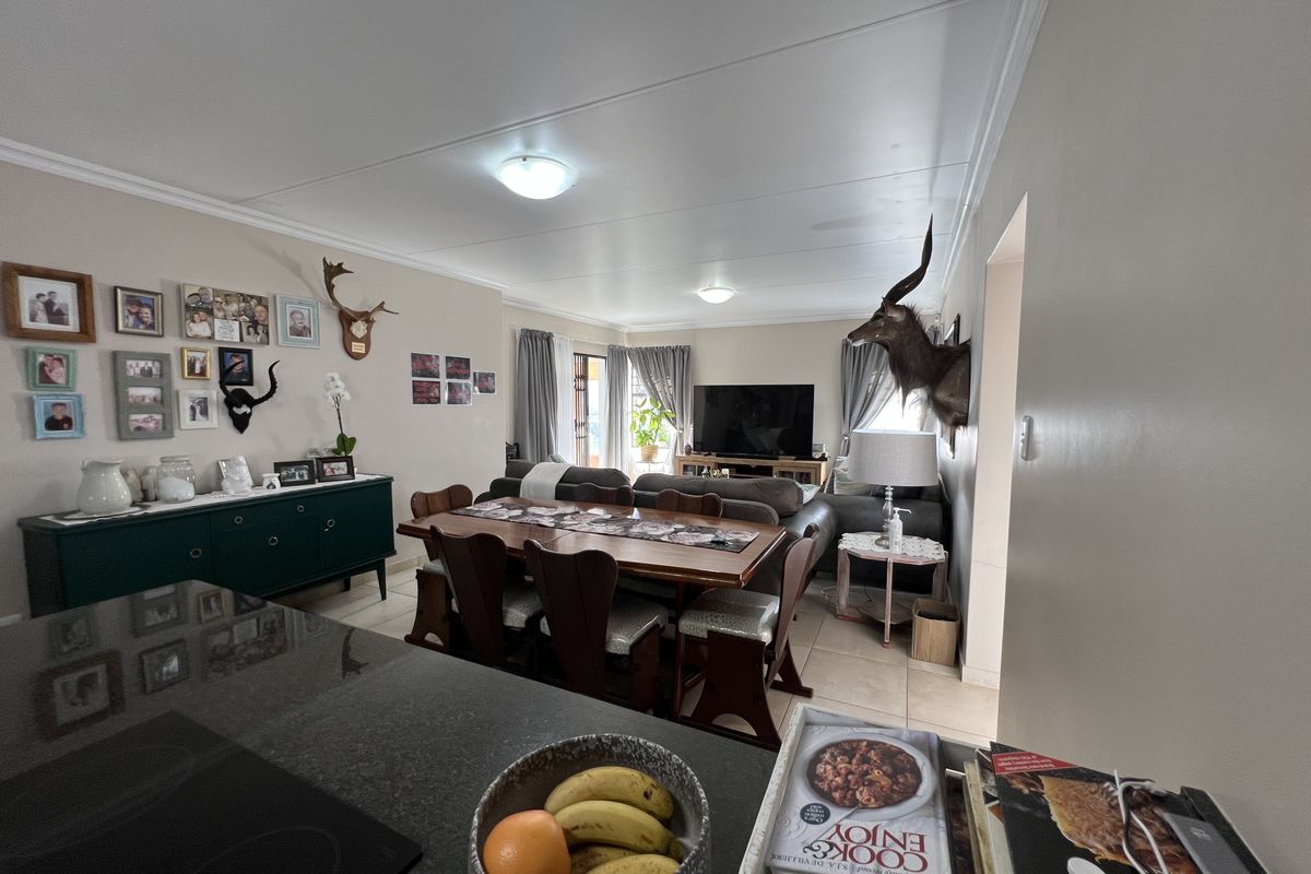 Family home in quiet Crescent in Fountains Estate - Photo 3