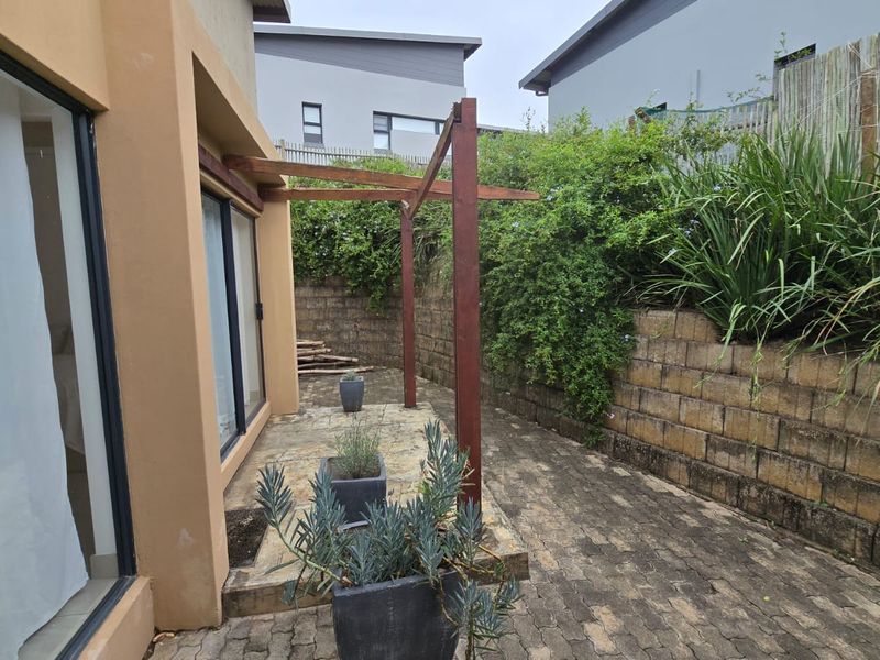 Charming 3-Bedroom Family Home for Rent in Palm Lakes Estate - Photo 3