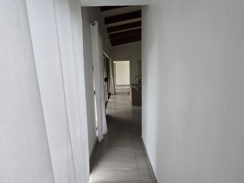 Charming 3-Bedroom Family Home for Rent in Palm Lakes Estate - Photo 9