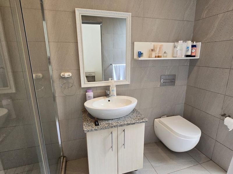 Charming 3-Bedroom Family Home for Rent in Palm Lakes Estate - Photo 4