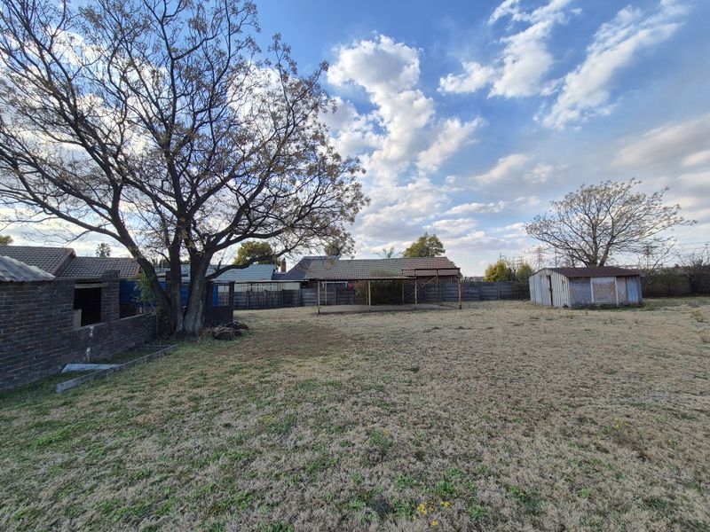 Spacious Property with Massive Garden Potential - Photo 3