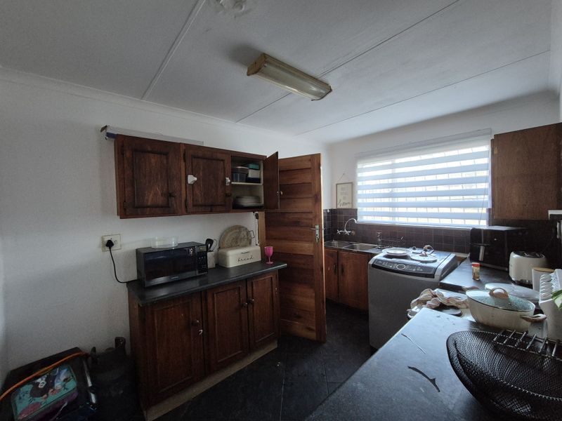 Spacious Property with Massive Garden Potential - Photo 5