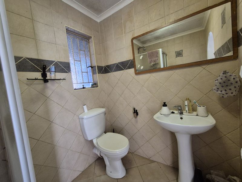 Spacious Property with Massive Garden Potential - Photo 10