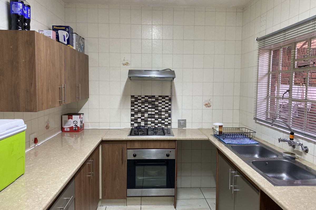 2 Bedroom Duplex For Sale Boksburg South - Photo 2