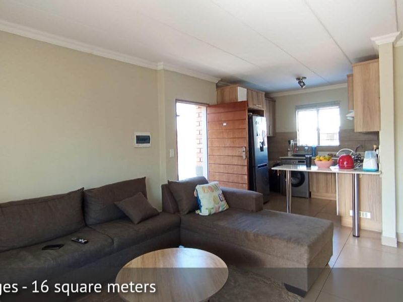 Modern 2-Bedroom Apartment with Balcony – Prime Location - Photo 6