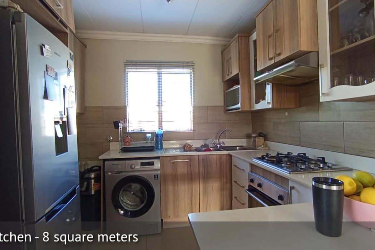 Modern 2-Bedroom Apartment with Balcony – Prime Location - Photo 4