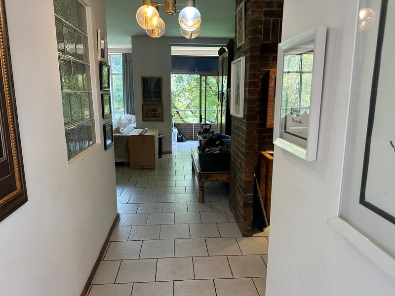 Elegant 2-Bedroom Apartment with Golf Course Views in Illovo - Photo 3