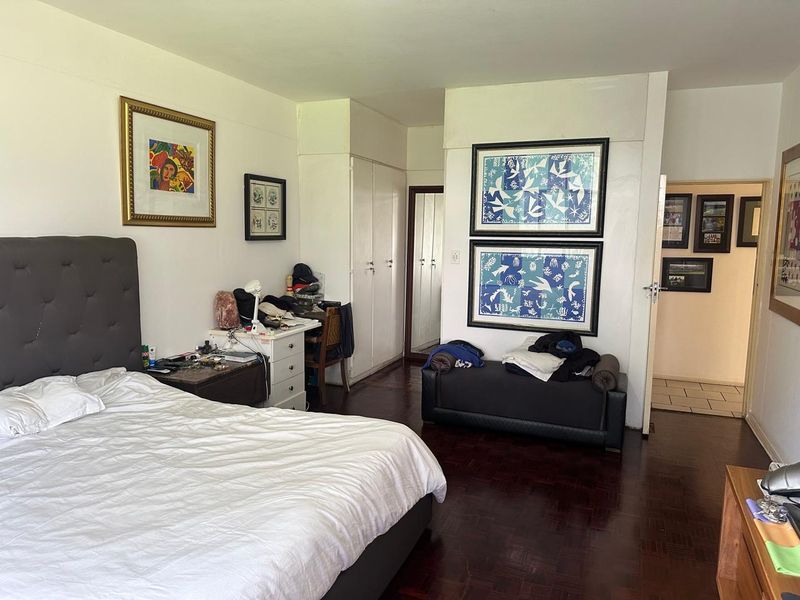 Elegant 2-Bedroom Apartment with Golf Course Views in Illovo - Photo 9