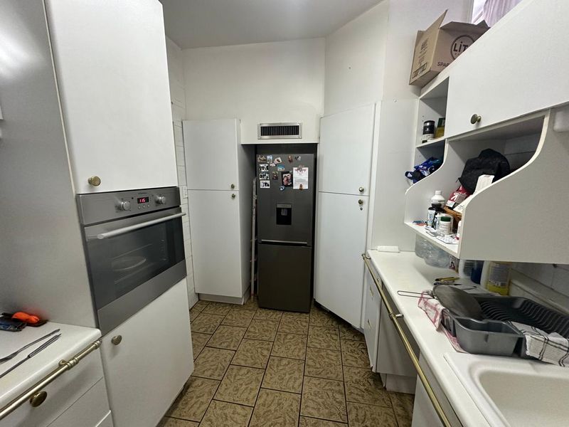 Elegant 2-Bedroom Apartment with Golf Course Views in Illovo - Photo 6