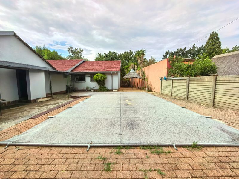 Lovely family house for sale in a prime area in Sasolburg - Photo 2