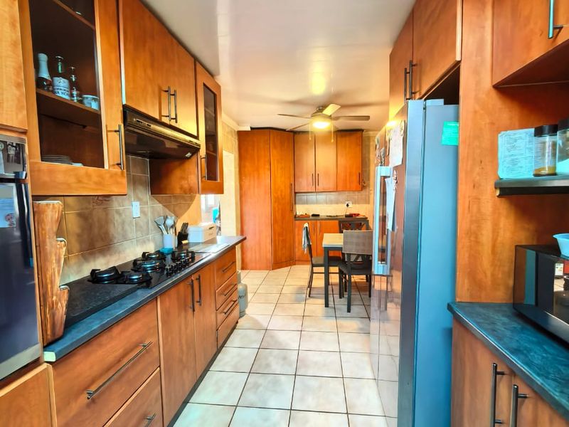 Spacious family house for sale in Vaalpark on a large corner stand, walking distance to schools. - Photo 6