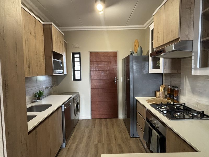 Apartment For Sale In Pretoria - Photo 4