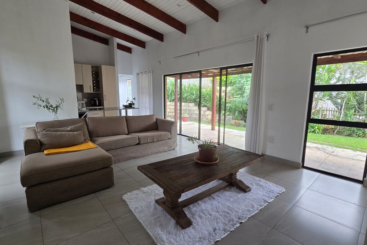 Stylish Single-Level Family Home in Palm Lakes Estate - Photo 3