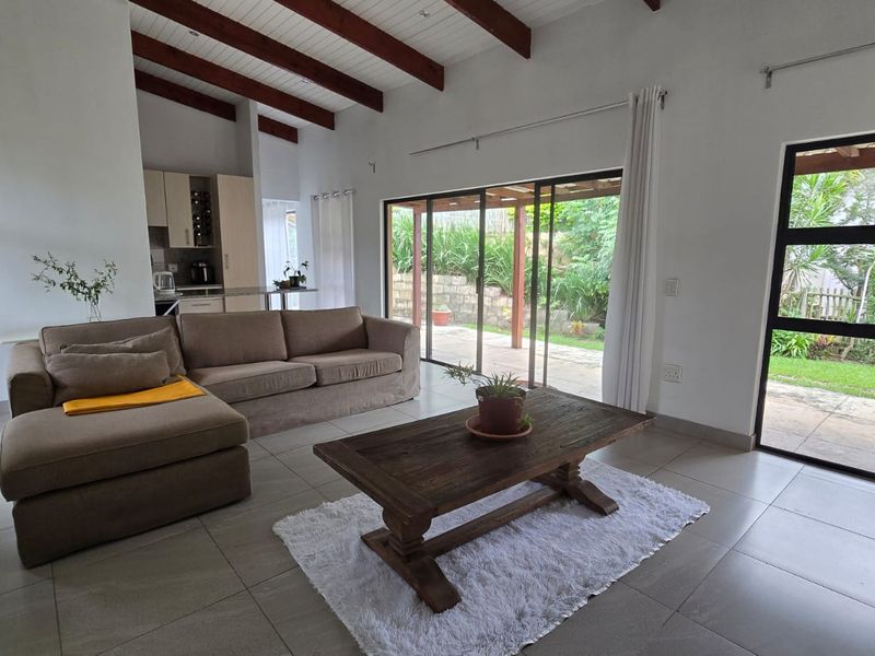 Stylish Single-Level Family Home in Palm Lakes Estate - Photo 3