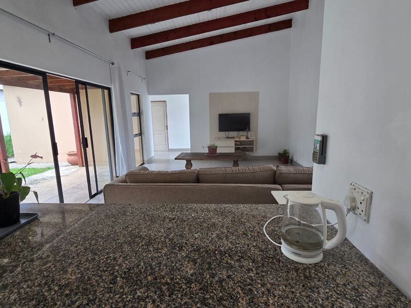 Stylish Single-Level Family Home in Palm Lakes Estate - Photo 2