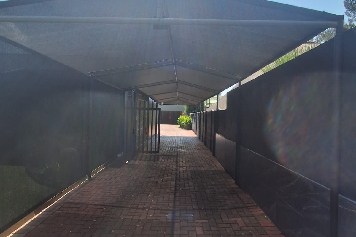 This pristine property is ideal for a large family and pet lovers alike. - Photo 2