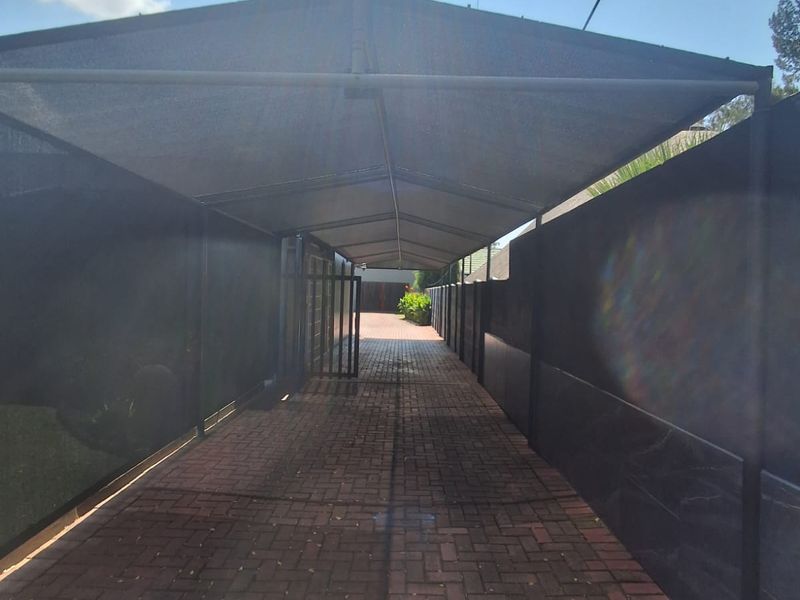 This pristine property is ideal for a large family and pet lovers alike. - Photo 2