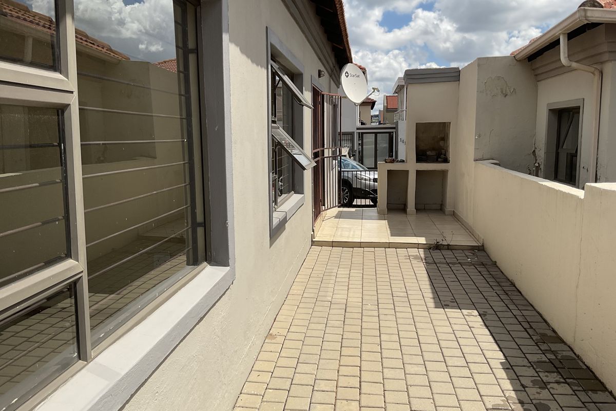 Freehold For Sale In Midrand - Photo 2