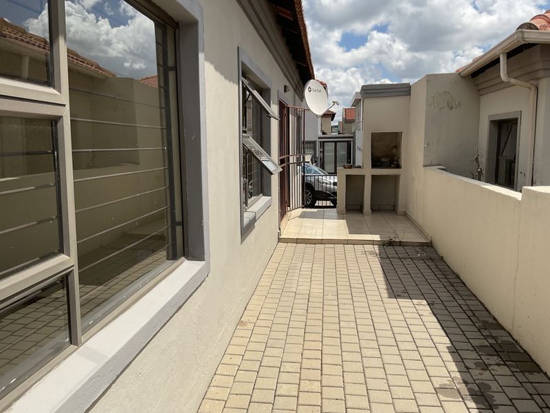 Freehold For Sale In Midrand - Photo 2
