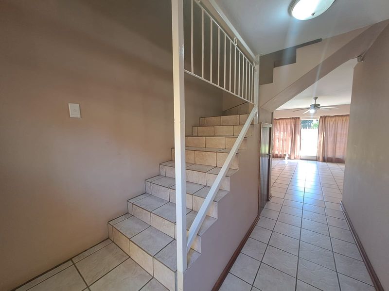 SPACIOUS DUPLEX TOWNHOUSE IN THREE RIVERS – YOUR PERFECT MATCH! - Photo 9