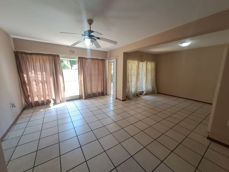 SPACIOUS DUPLEX TOWNHOUSE IN THREE RIVERS – YOUR PERFECT MATCH! - Photo 6