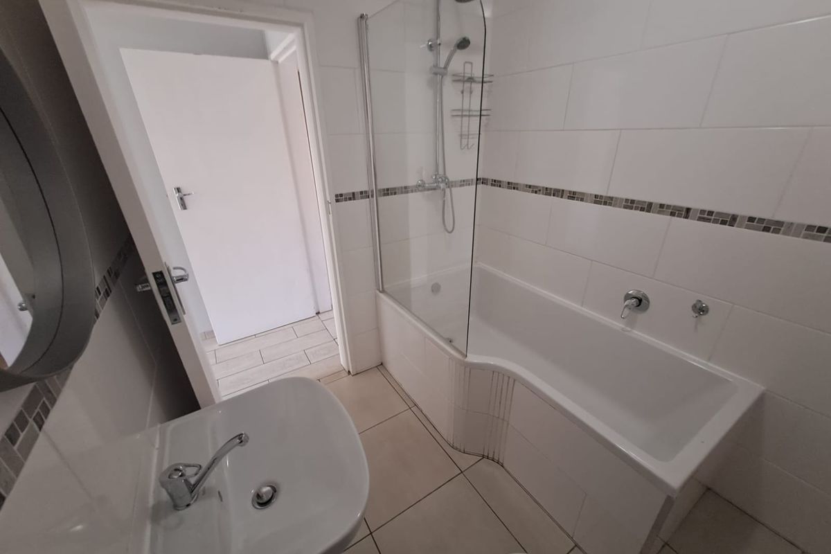 SPACIOUS DUPLEX TOWNHOUSE IN THREE RIVERS – YOUR PERFECT MATCH! - Photo 3