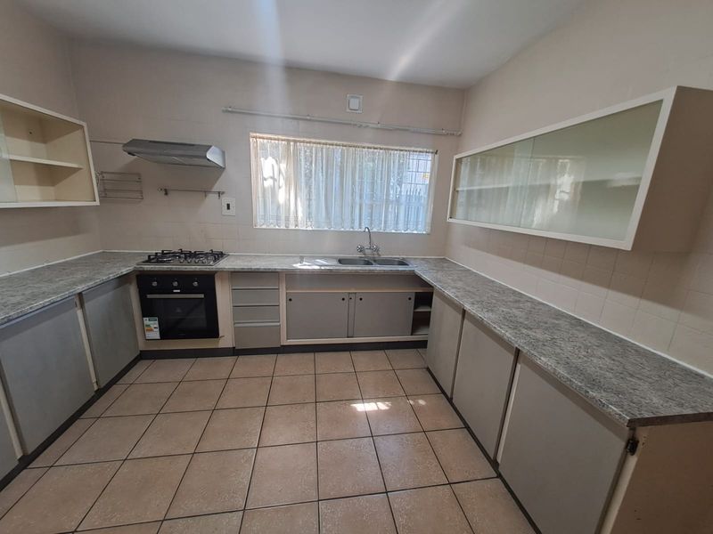 SPACIOUS DUPLEX TOWNHOUSE IN THREE RIVERS – YOUR PERFECT MATCH! - Photo 4