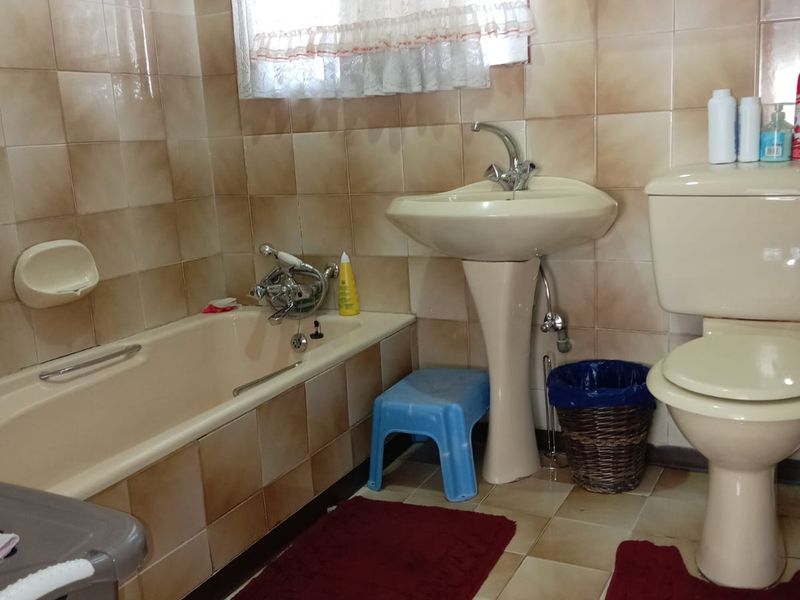 FOR SALE – BEAUTIFUL FAMILY HOME IN VANDERBIJLPARK S.W.2 - Photo 3