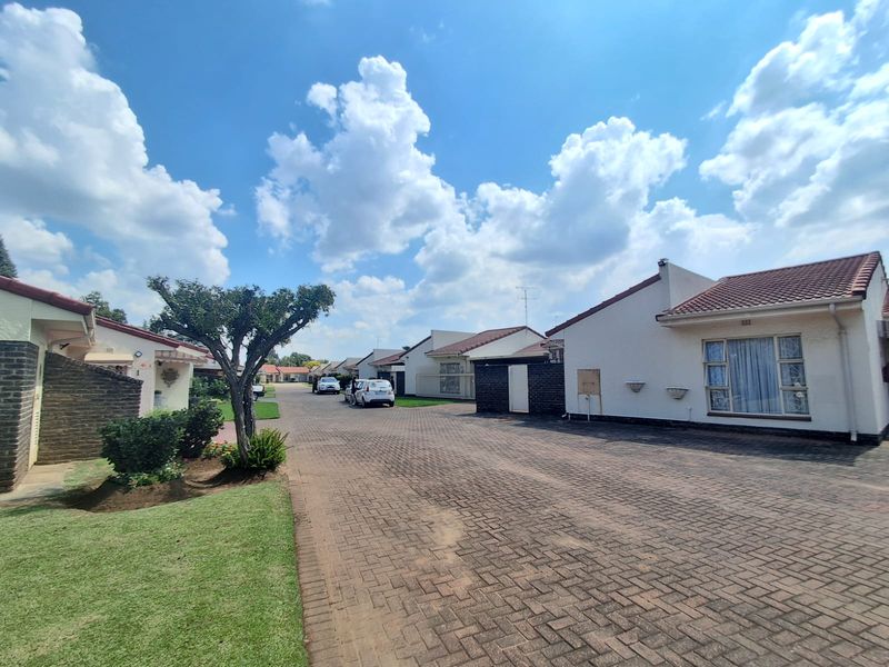 Immaculate 3-Bedroom Townhouse – Three Rivers. - Photo 3