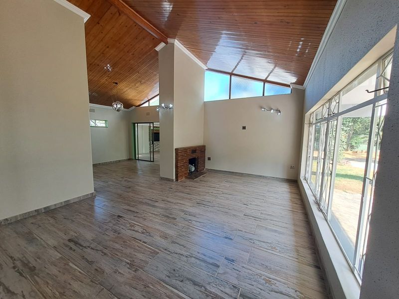 NEWLY RENOVATED. EFFORTLESSLY STYLISH. PERFECTLY LOCATED. - Photo 3