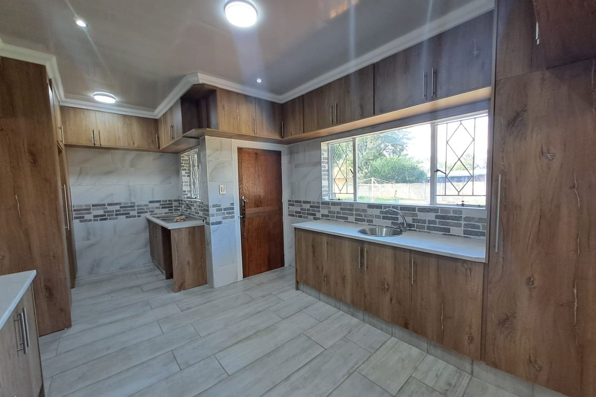 NEWLY RENOVATED. EFFORTLESSLY STYLISH. PERFECTLY LOCATED. - Photo 5