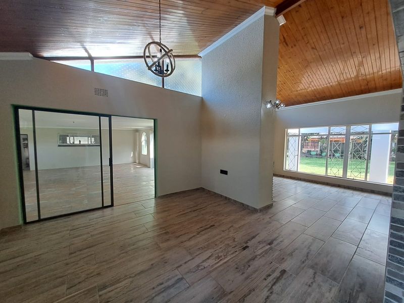 NEWLY RENOVATED. EFFORTLESSLY STYLISH. PERFECTLY LOCATED. - Photo 9