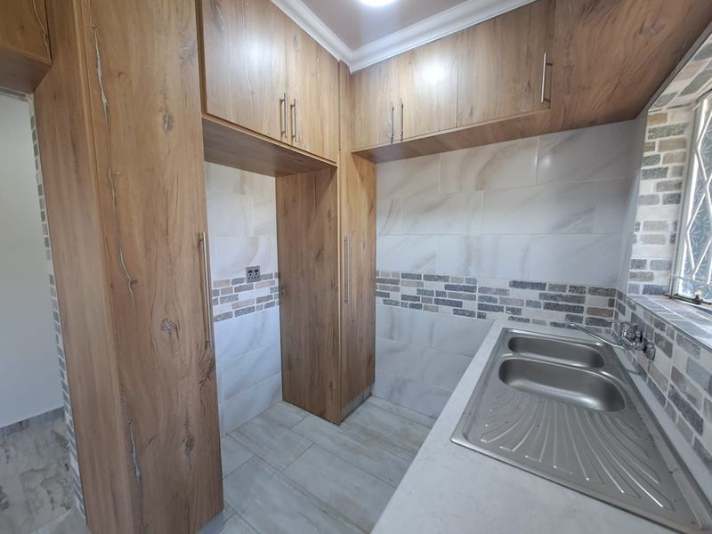 NEWLY RENOVATED. EFFORTLESSLY STYLISH. PERFECTLY LOCATED. - Photo 8