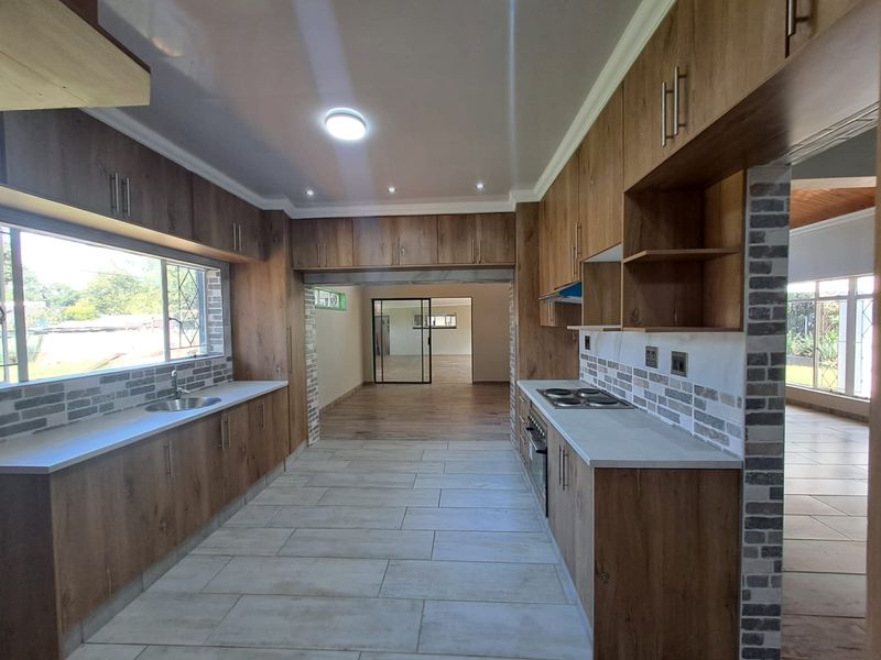 NEWLY RENOVATED. EFFORTLESSLY STYLISH. PERFECTLY LOCATED. - Photo 7