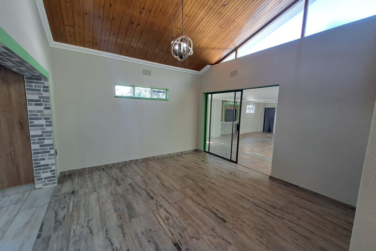 NEWLY RENOVATED. EFFORTLESSLY STYLISH. PERFECTLY LOCATED. - Photo 4