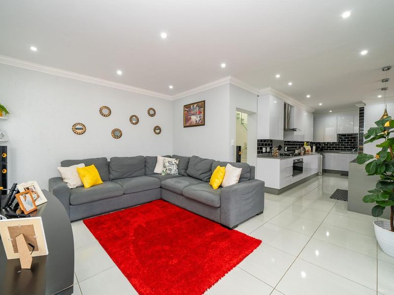 Gorgeous property in Helderwyk,Brakpan - Photo 5