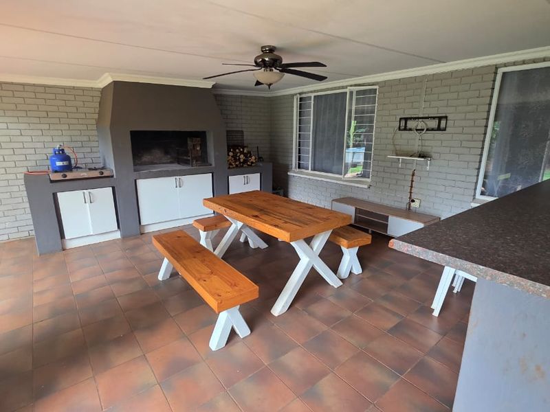 Elegant and stylish home located in the sought-after old Doornpoort area - Photo 5