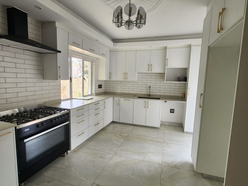 MODERN FAMILY HOME FOR SALE IN LINDEN - Photo 6