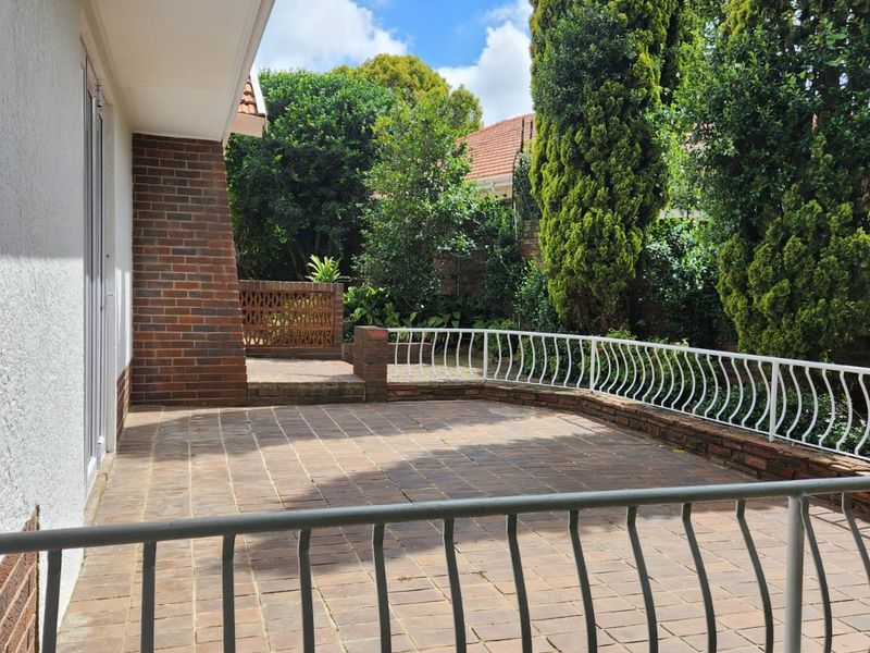 MODERN FAMILY HOME FOR SALE IN LINDEN - Photo 2