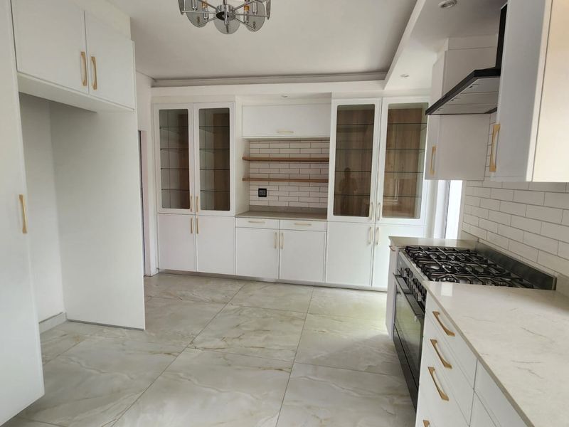 MODERN FAMILY HOME FOR SALE IN LINDEN - Photo 3