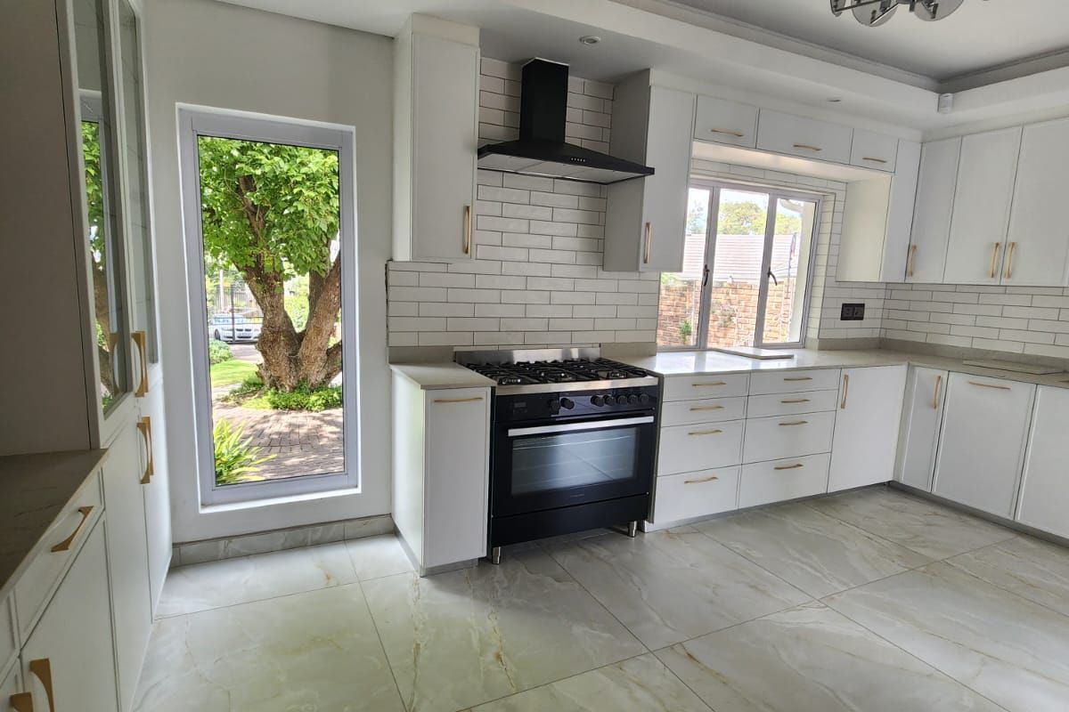 MODERN FAMILY HOME FOR SALE IN LINDEN - Photo 5