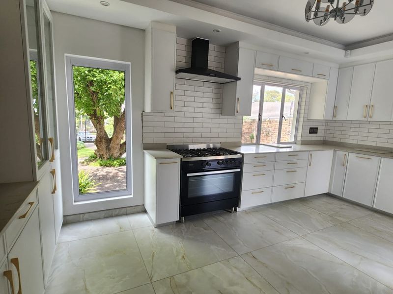 MODERN FAMILY HOME FOR SALE IN LINDEN - Photo 5