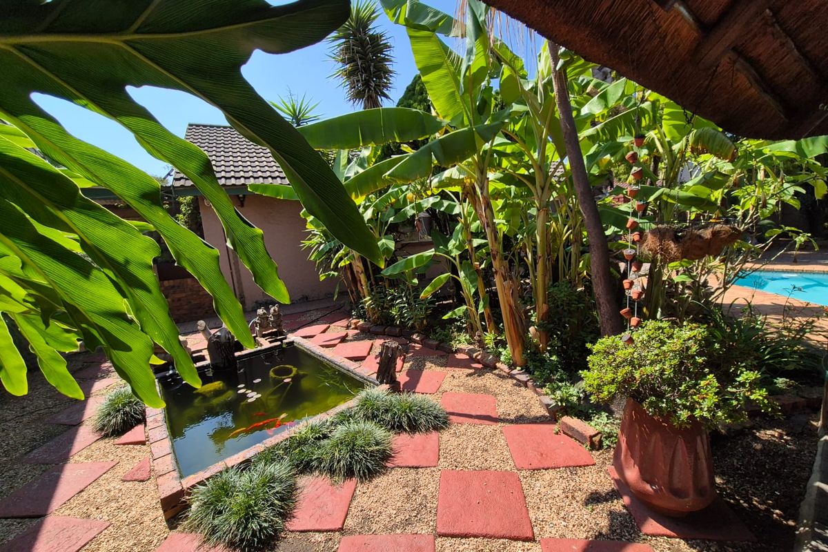 !LUXURY Home for sale!  !Escape to your dream retreat!  OR  !Perfect Opportunity for Investment! - Photo 4