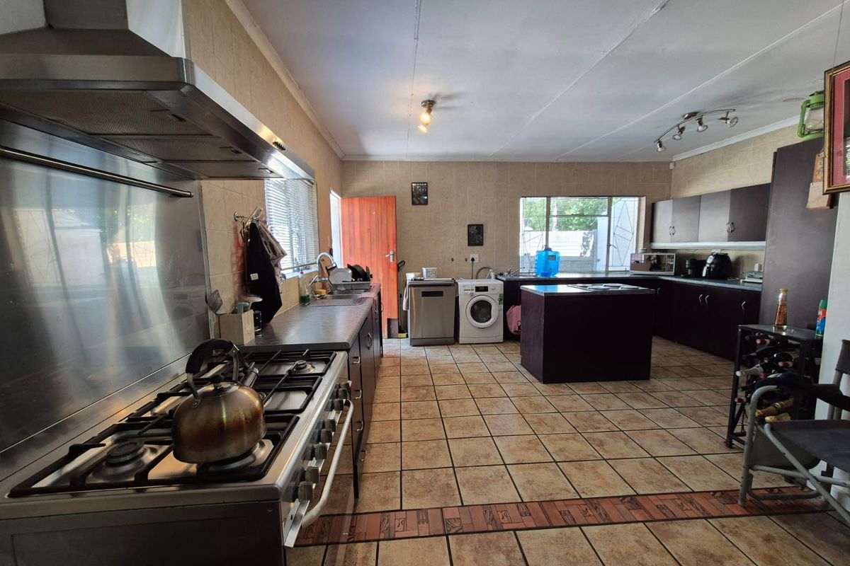 !LUXURY Home for sale!  !Escape to your dream retreat!  OR  !Perfect Opportunity for Investment! - Photo 5