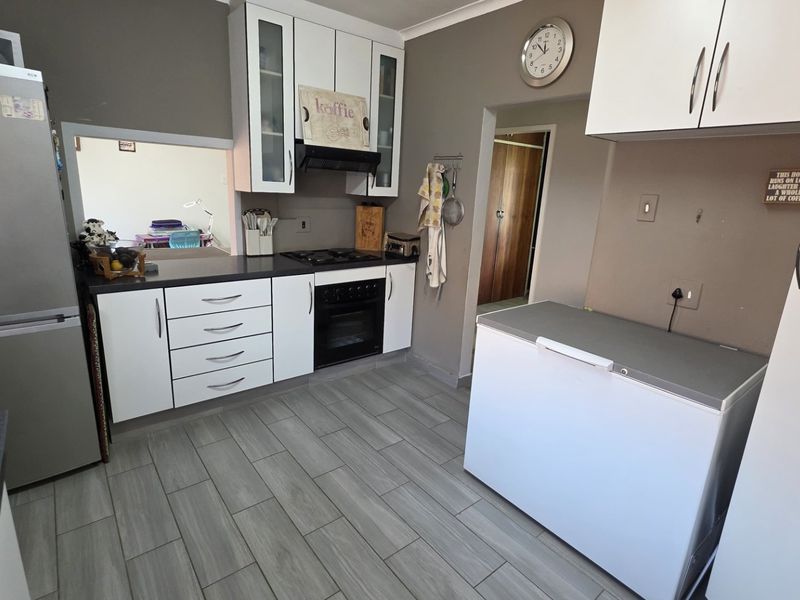 3 Bedroom family home with a flatlet FOR SALE! - Photo 3