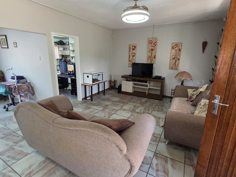 3 Bedroom family home with a flatlet FOR SALE! - Photo 6