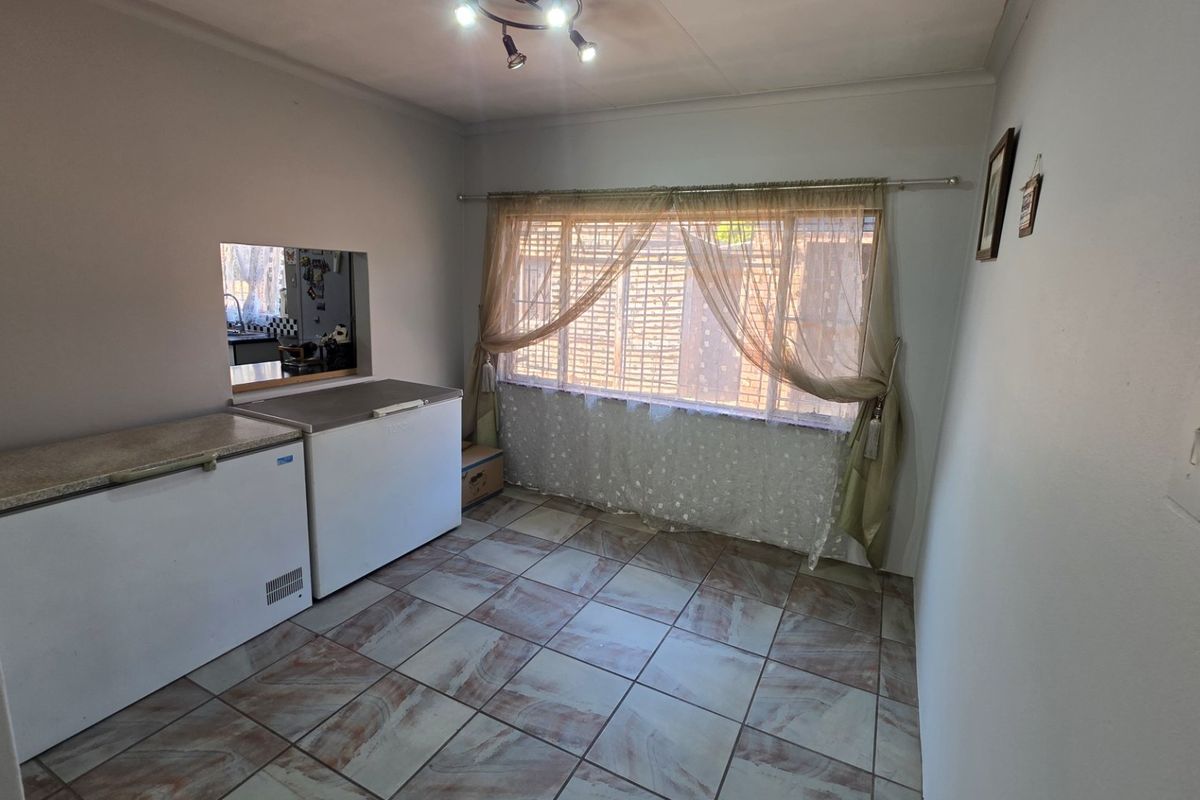 3 Bedroom family home with a flatlet FOR SALE! - Photo 5