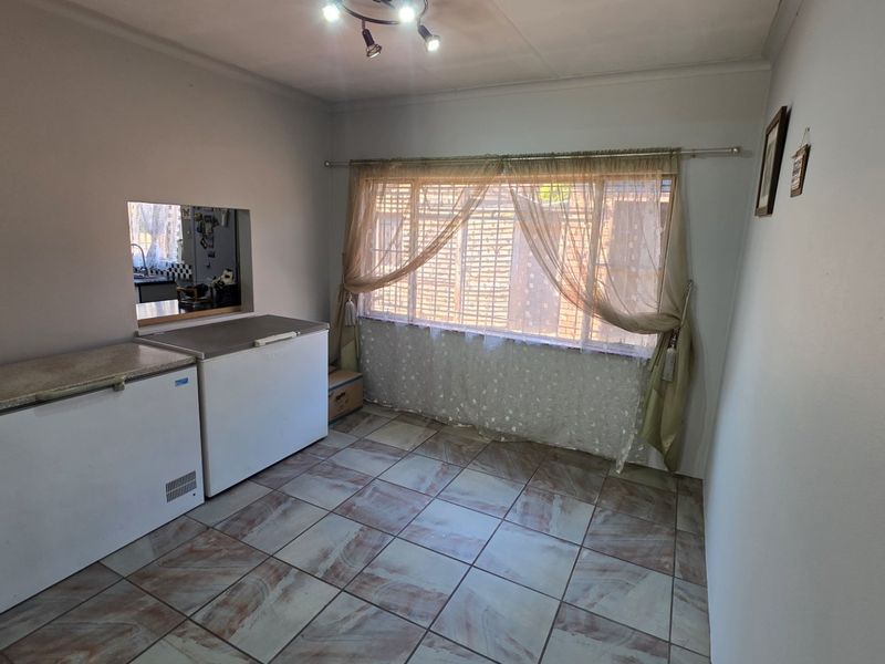 3 Bedroom family home with a flatlet FOR SALE! - Photo 5