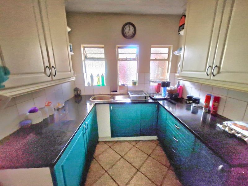 3 Bedroom Townhouse FOR SALE in Sinoville area - Photo 10