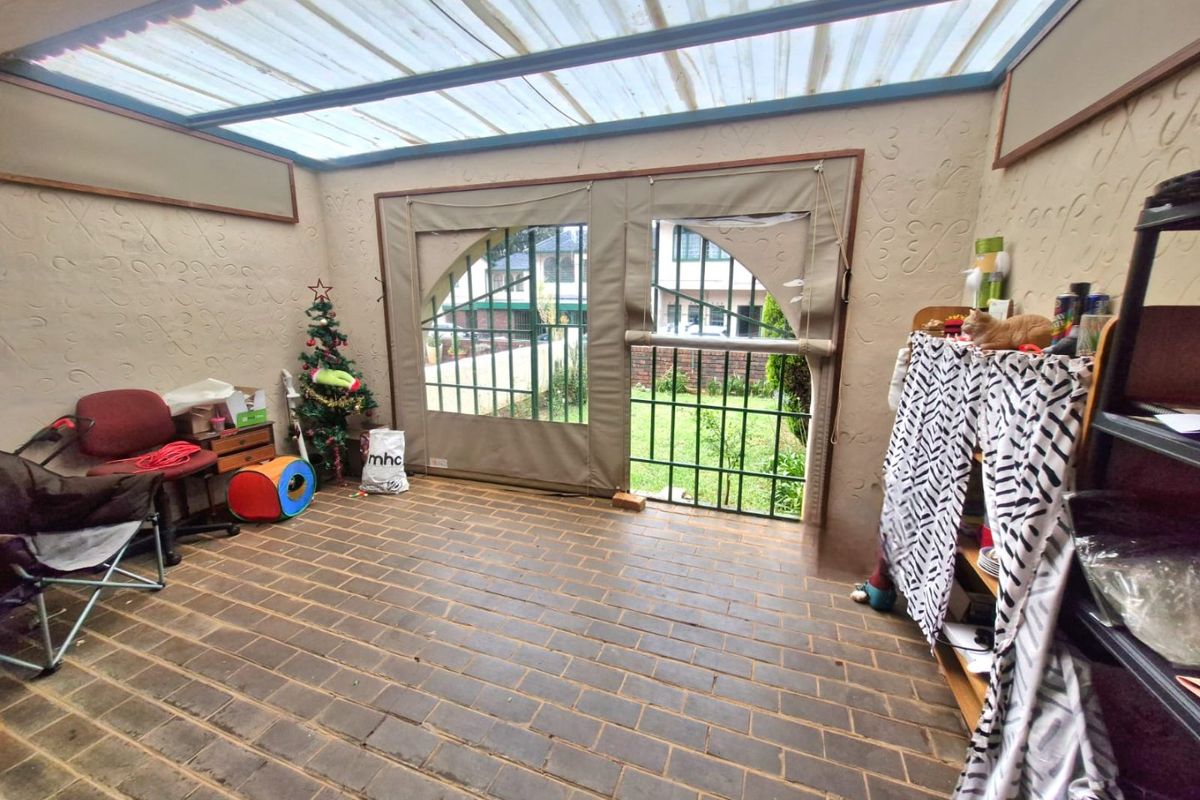 3 Bedroom Townhouse FOR SALE in Sinoville area - Photo 4